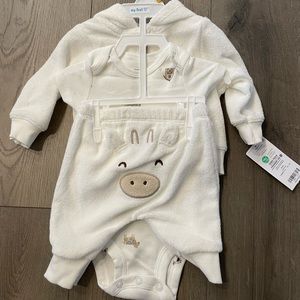 BNWT carters Newborn 3-piece outfit.